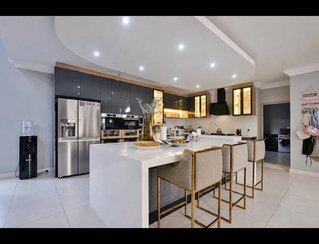 5 BEDROOM HOUSE FOR SALE IN PINEHAVEN